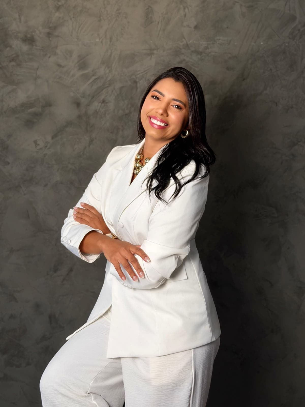 Carol Souza, candidata a Deputada Federal por Alagoas, sorrindo.
